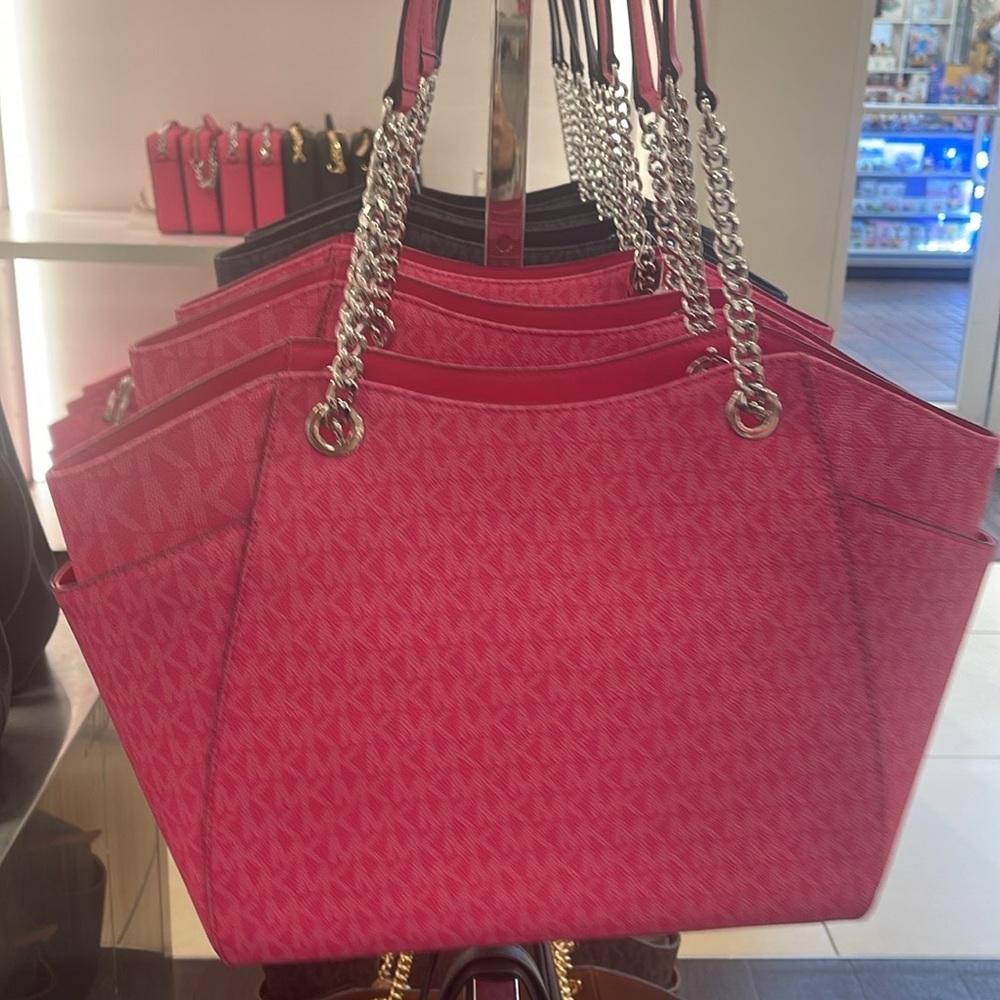 Michael Kors Pink Jet Set Travel Lg Signatr Logo Chain Shoulder Tote
Dragonfruit - Picture 11 of 16